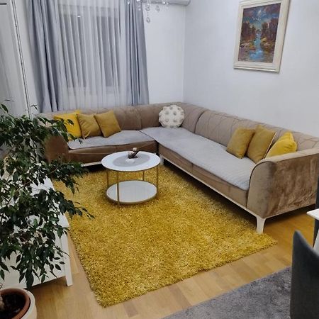 Lovely Apartment - Ljupki Stan พอดโกริกา ภายนอก รูปภาพ
