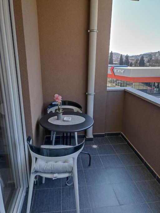 Lovely Apartment - Ljupki Stan พอดโกริกา ภายนอก รูปภาพ