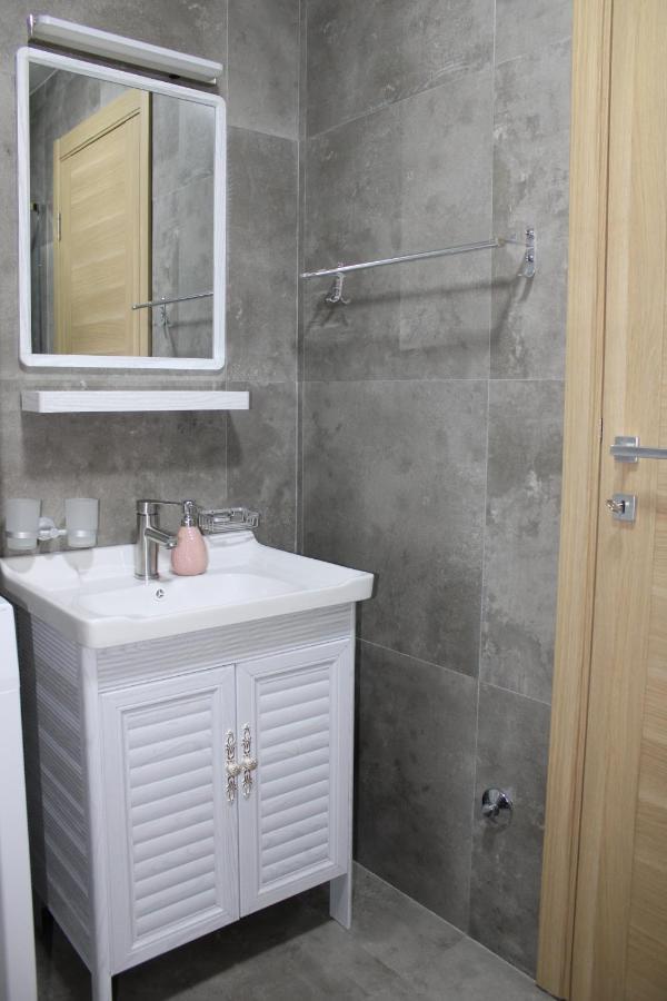 Lovely Apartment - Ljupki Stan พอดโกริกา ภายนอก รูปภาพ