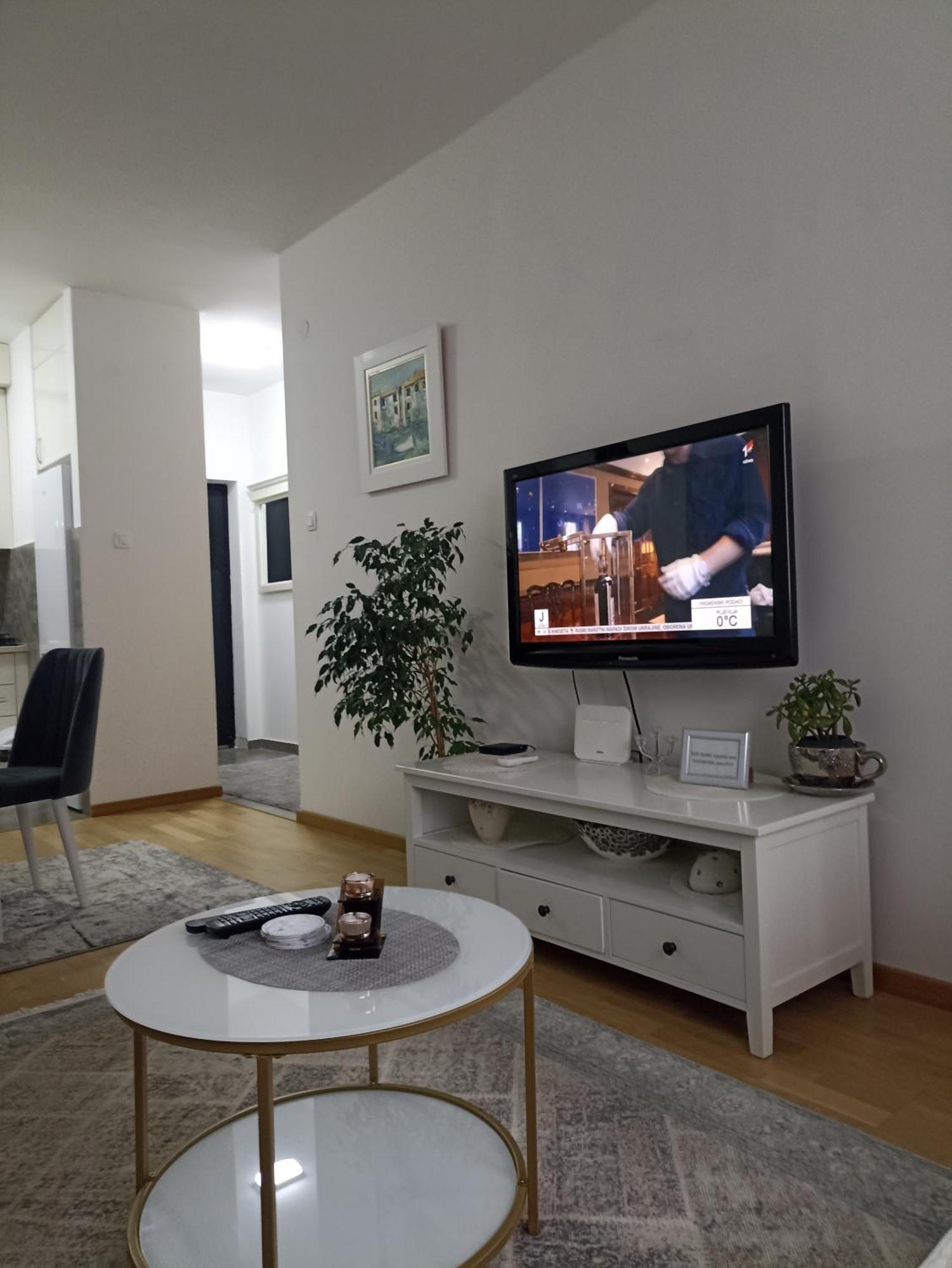 Lovely Apartment - Ljupki Stan พอดโกริกา ภายนอก รูปภาพ