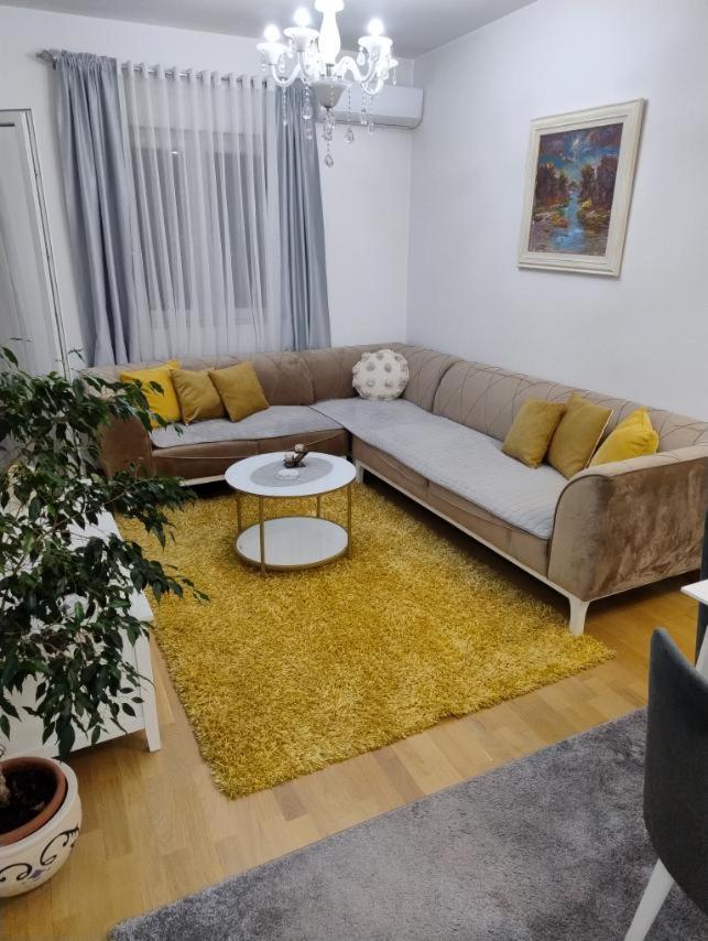 Lovely Apartment - Ljupki Stan พอดโกริกา ภายนอก รูปภาพ