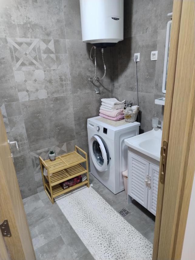 Lovely Apartment - Ljupki Stan พอดโกริกา ภายนอก รูปภาพ
